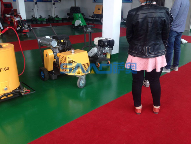 山西太原客戶到我公司采購路面養(yǎng)護設(shè)備