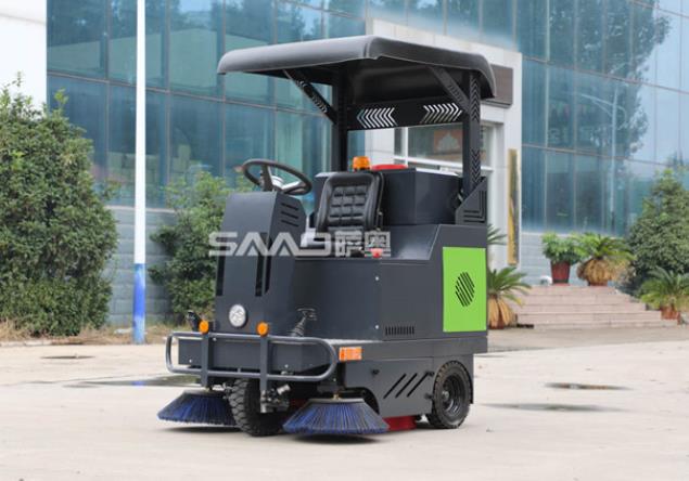 電動(dòng)掃地車尼龍刷采用高密度，不放走一絲灰塵