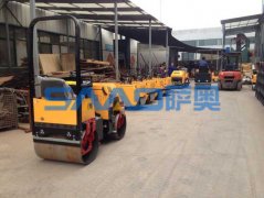 座駕壓路機(jī)、灌縫機(jī)等多種機(jī)器出口尼日爾