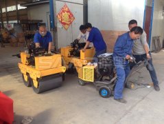 路面開槽機(jī)，小型手扶壓路機(jī)成功發(fā)往目的