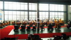 讓薩奧小型手扶振動壓路機行走在互聯(lián)網(wǎng)上