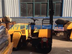 注意保養(yǎng)，延長小型壓路機壽命