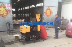 【周末回放】發(fā)貨區(qū)小型壓路機精彩亮相！