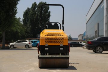 作為小型壓路機(jī)的操作員，需要牢記哪些操作規(guī)