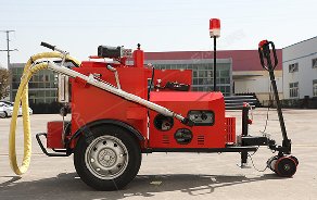 <b> 路面養(yǎng)護(hù)，少不了瀝青灌縫機(jī)的身影</b>