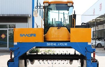 <b>翻堆機翻拋能力強，并且加裝前液壓推板</b>