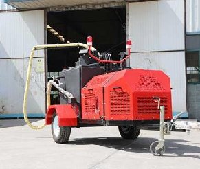 路面裂縫不要擔(dān)心，瀝青灌縫機上陣