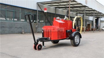 邊放料邊攪拌，一件頂兩件，用瀝青灌縫機就對