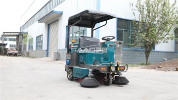 如何選購小型駕駛式掃地車？三個關(guān)鍵點(diǎn)要注意